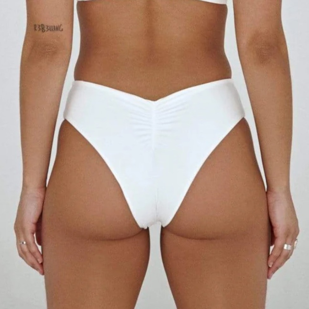 Chic White Bikini Set for Women